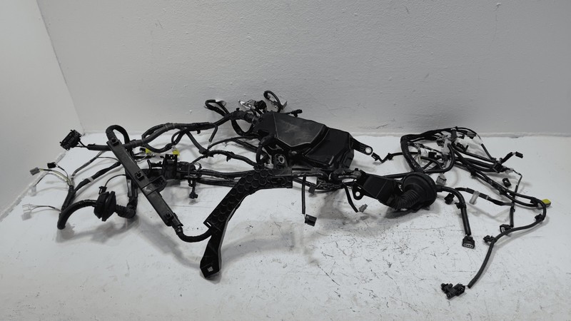 2018 TOYOTA CAMRY XSE 2.5L ENGINE ROOM WIRE WIRING HARNESS & FUSE BOX OEM