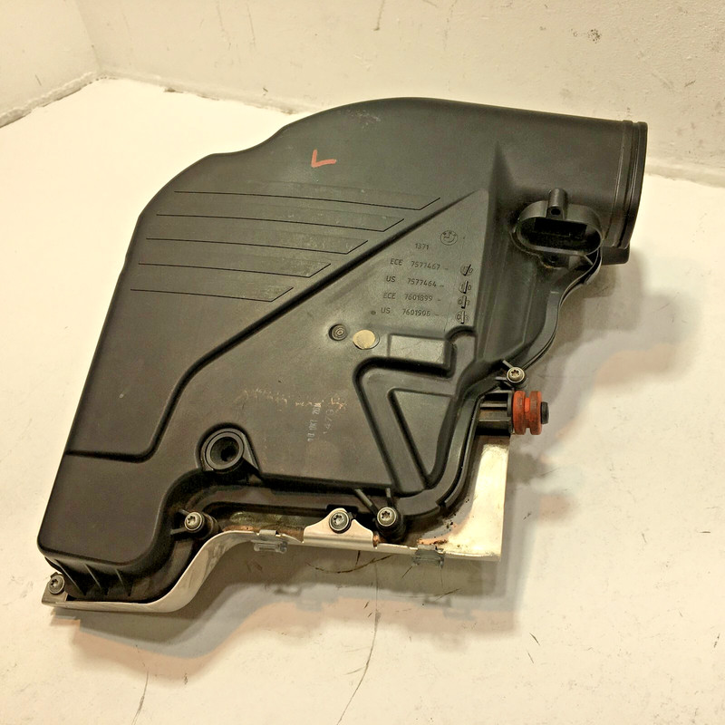 2014-2016 BMW 550F10 4.4L FRONT LEFT DRIVER SIDE ENGINE AIR CLEANER FILTER OEM