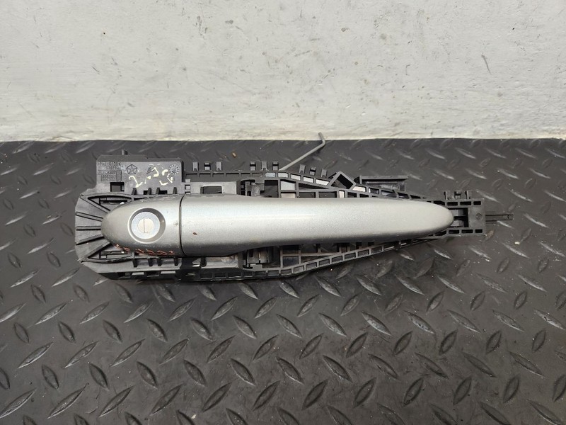 14-23 Jeep Cherokee Front Left Driver Door Handle Silver (PSC) OEM 68086818AC