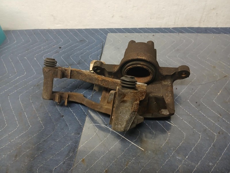 2007-2017 JEEP PATRIOT/ COMPASS RIGHT PASSENGER FRONT BRAKE CALIPER