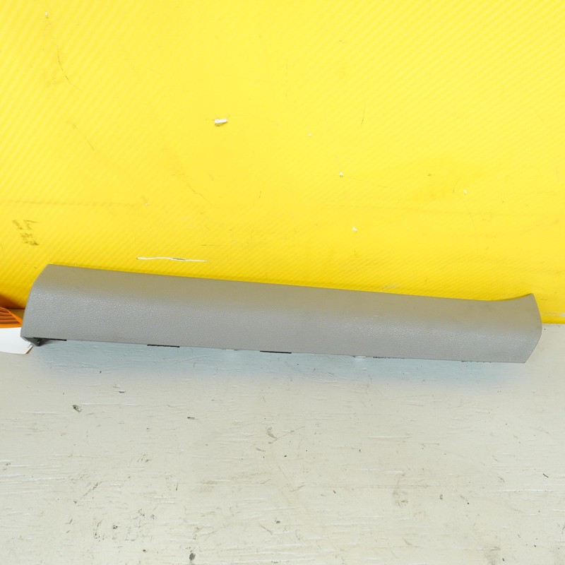 2018-2019 Hyundai Sonata Center Molding Trim Panel Oem 84796-c2000