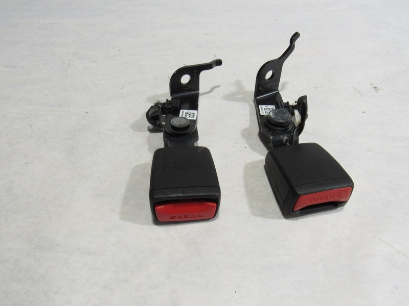 20-24 BMW M8 F93 2022 Rear Right Passenger Seat Buckle Set 2 PCS Pair |:O