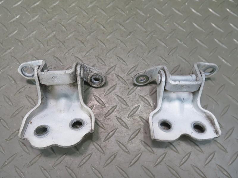 1991-1997 TOYOTA LAND CRUISER FJ80 FRONT LEFT DOOR UPPER & LOWER HINGE SET OF 2