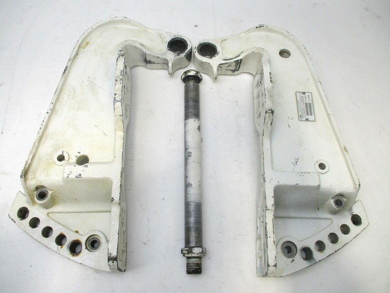 0325594 0325595Evinrude Johnson 75HP PORT & STBD Stern Brackets & Tube 0321052
