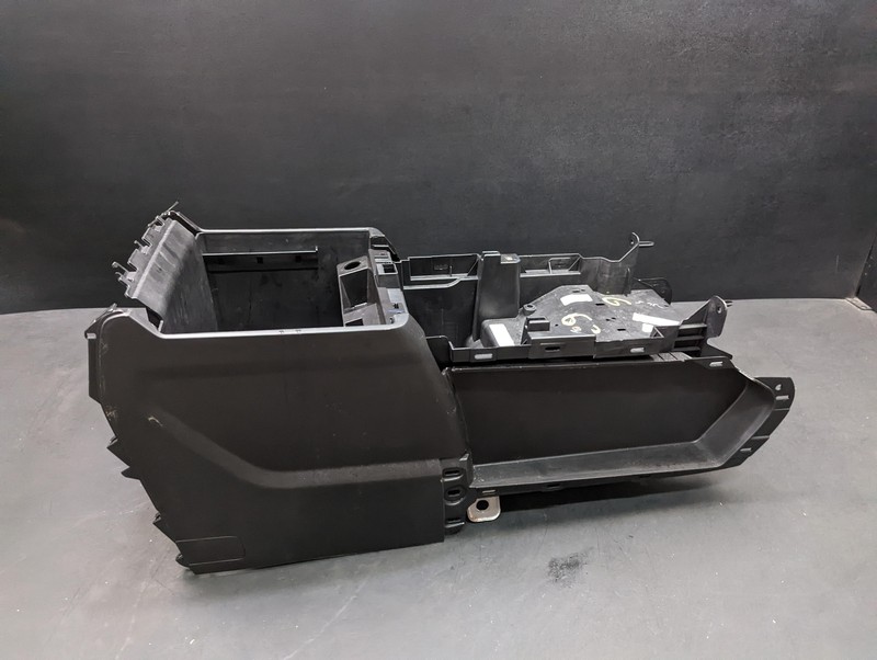 Center Console Base 2019 GMC YUKON XL 84477737 2017 2018 2020