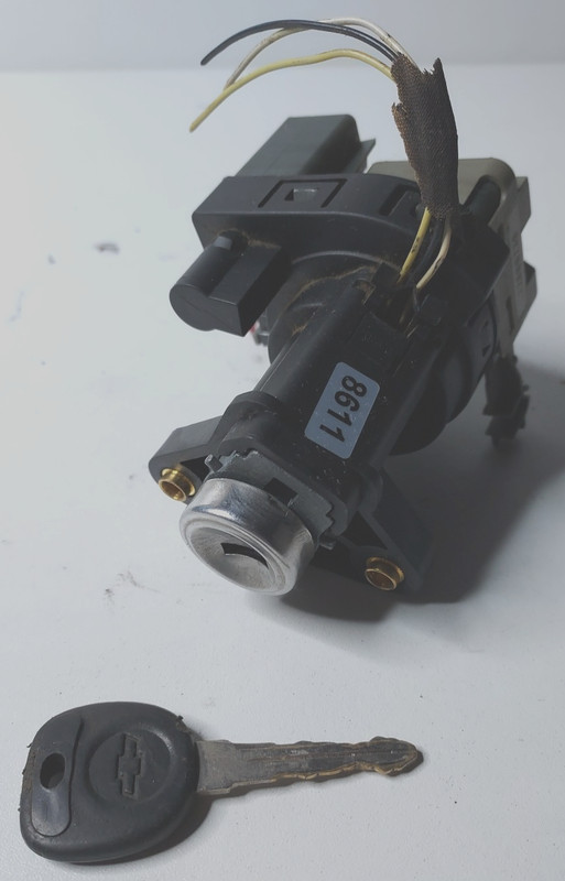 2000-2005 Chevrolet Malibu Ignition Switch Assembly w/ 1 Key 22688239 OEM