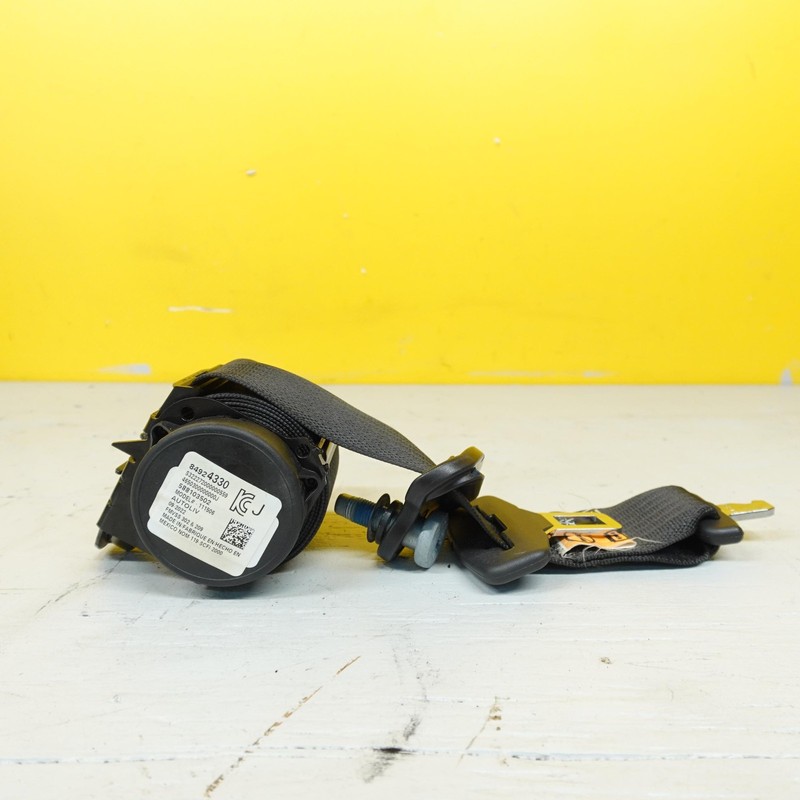 2022-2024 CHEVROLET TRAVERSE REAR 3RD ROW CENTER SEATBELT RETRACTOR OEM 84924330