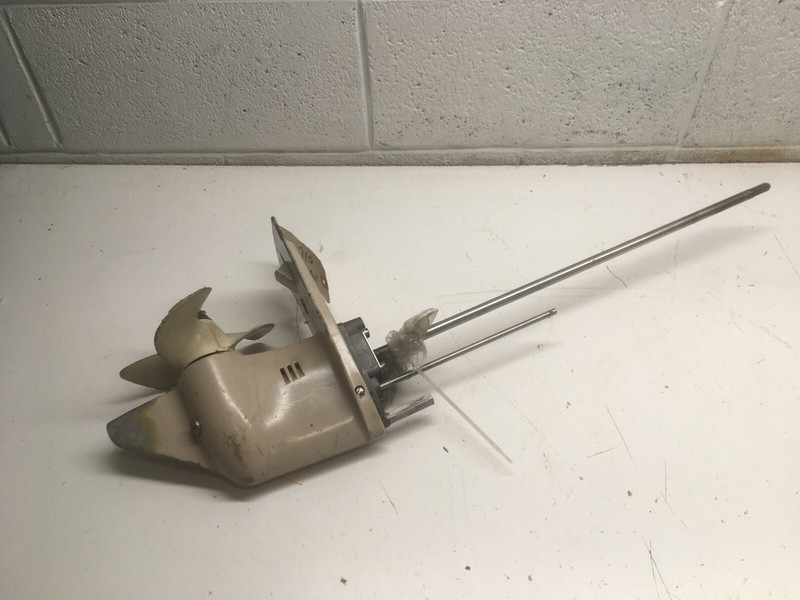 A Outboard Vintage Lower Unit Gearcase 521054