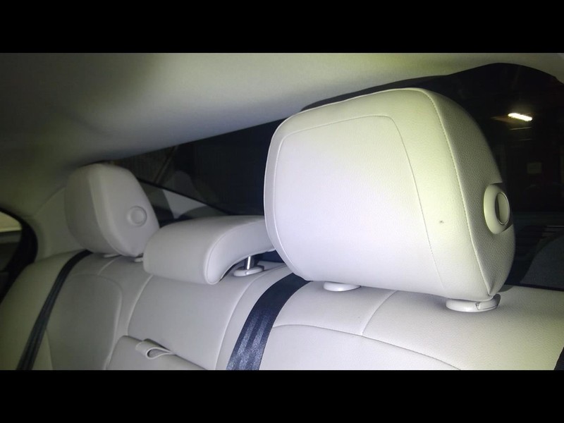 2019 XE 3 Rear Headrests 1633062