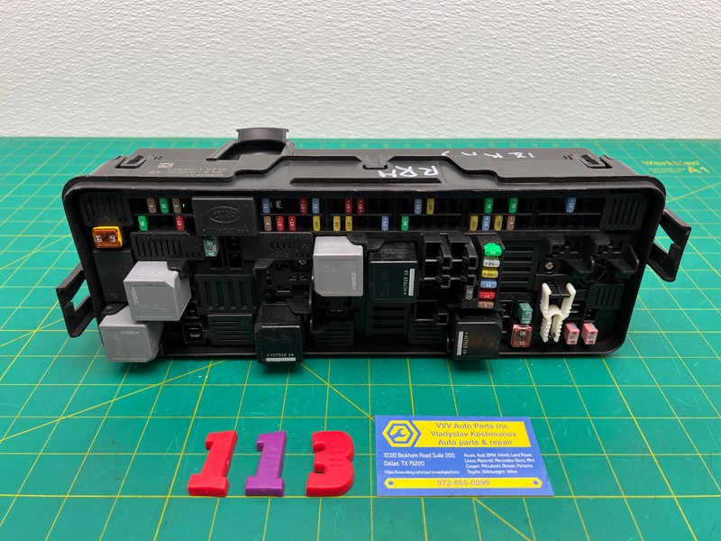 18-22 Range Rover L494 REAR RIGHT TRUNK POWER RELAY JUNCTION FUSE BOX OEM