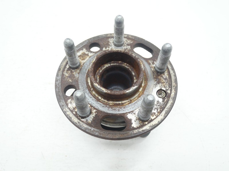 2016-2024 Chevrolet Camaro SS Front Driver Left Passenger Right Hub OEM