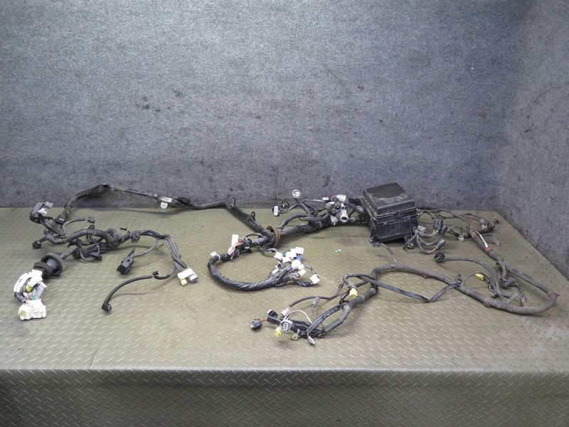 06-07 LEXUS UZJ100L LX470 4.7L 2UZFE ENGINE BAY WIRE WIRING HARNESS W FUSE BOX
