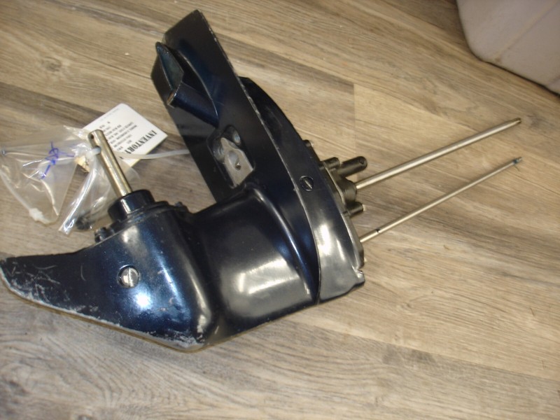 1994 Evinrude 4hp model e4rdhedd lower unitREAD ADboat motor part