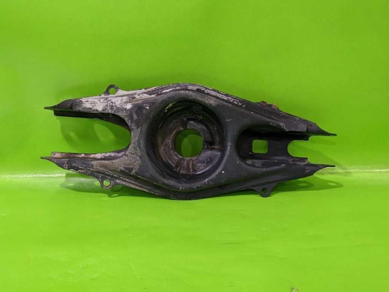 08-14 C350 REAR LOWER CONTROL ARM SPRING PERCH OEM 3991-127