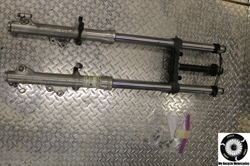 1982 YAMAHA XV 920 VIRAGO FRONT FORK SUSPENSION LOWER TRIPLE TREE OEM 82 XV920