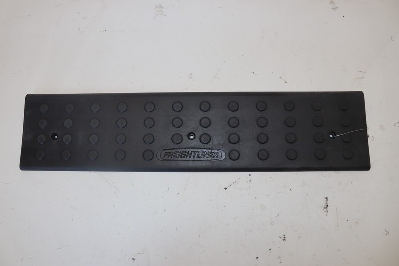 13-17 FREIGHTLINER CASCADIA 125 LEFT DOOR SILL STEP PAD PLATE SCUFF COVEROEM