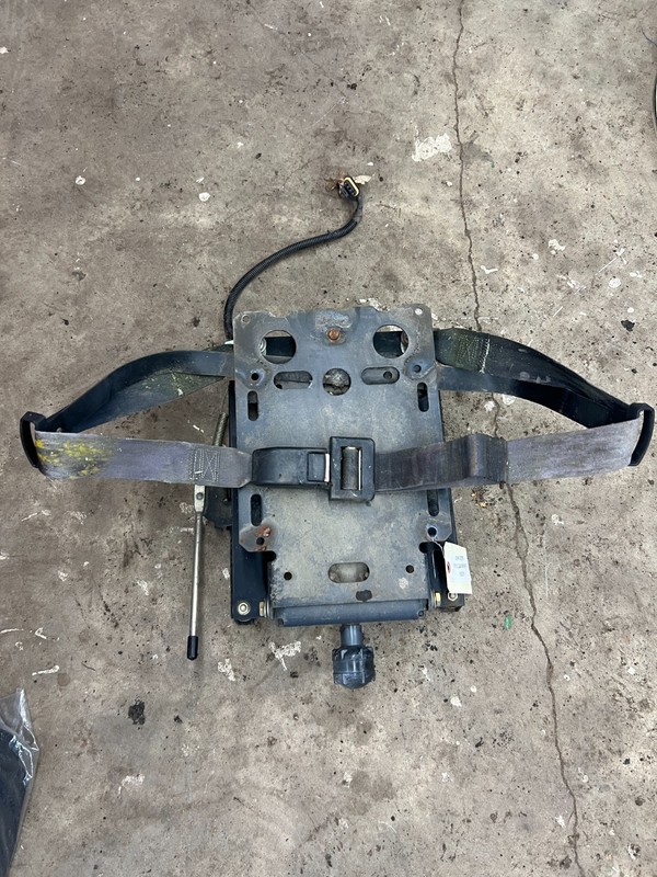 JOHN DEERE SEAT SUSPENSION BASE F910 F911 F912 F915 F925 F930 F932 F935 AM107803