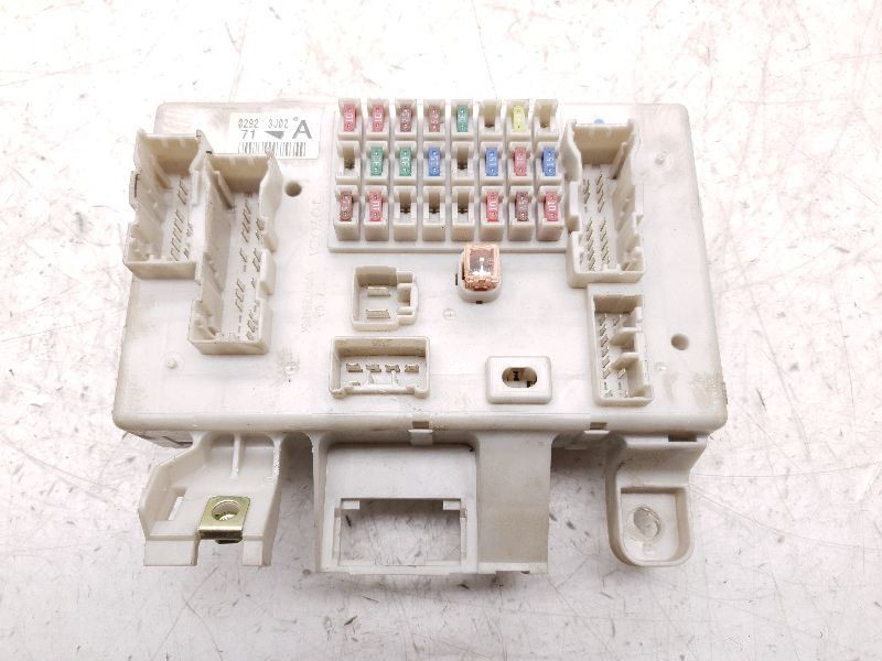 2004 TOYOTA 4 RUNNER SPORT 4.7L CABIN FUSE BOX