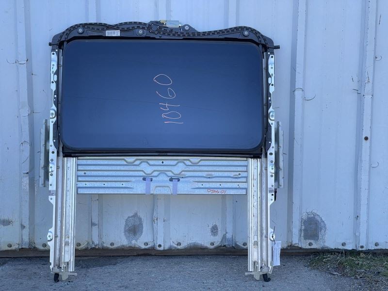 2015-2019 BMW M4 SUNROOF GLASS ASSY W/TRACKS W/PRIVACY PB:B39 77K 50106