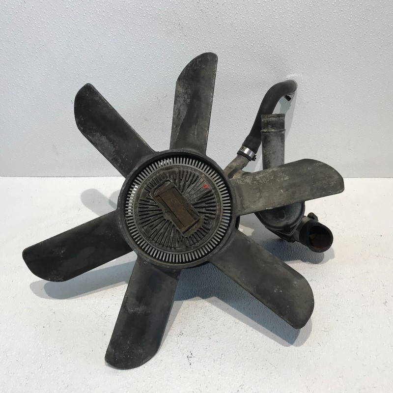 Mercede W108 R107 W116 W123 W460 W111 W114 Engine Cooling Fan Water Pump Housing