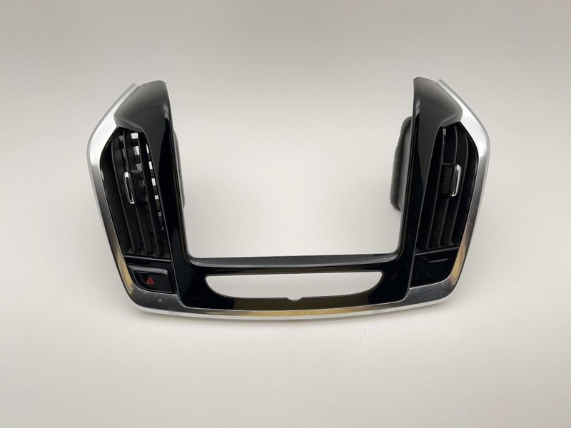 2018-2023 CHEVROLET TRAVERSE DASH RADIO DISPLAY BEZEL MOLDING BLACK/CHROME 61011