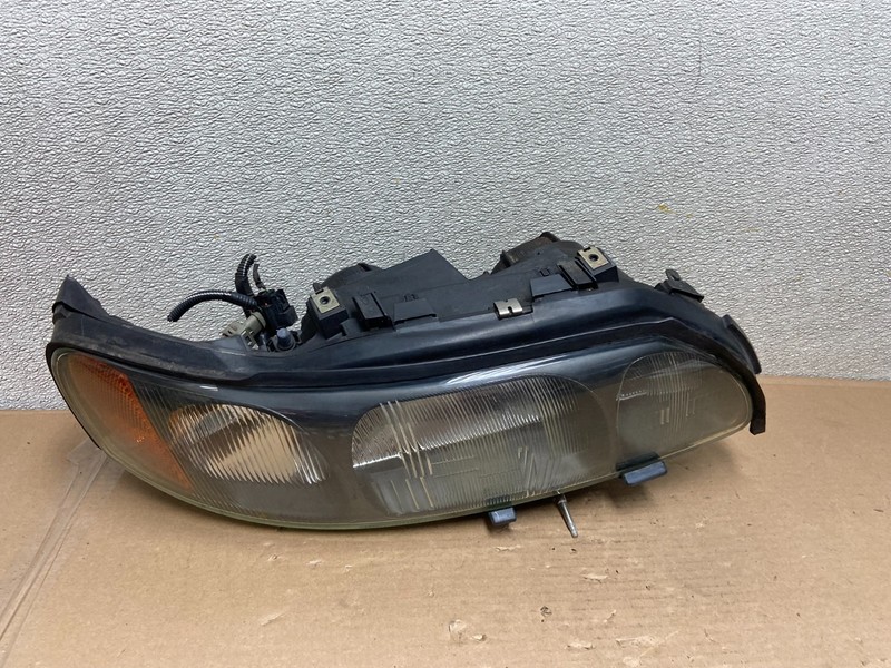 2001 to 2004 Volvo S60 Right Passenger Side Headlight Halogen Oem AA9928 DW