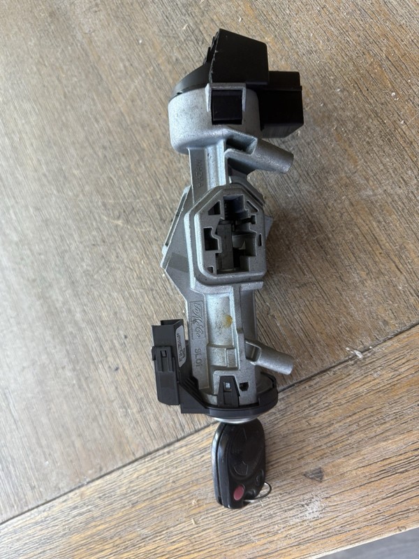 2008-2009 Ford Taurus Sable Ignition 1 with Key & Immobilizer cylinder housing