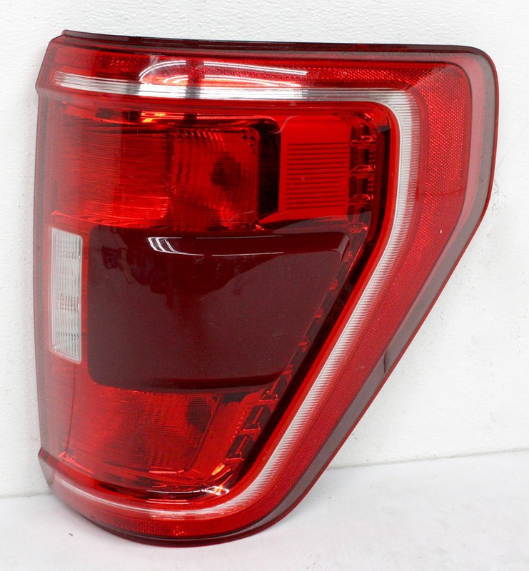 OEM Right Passenger Side Halogen Tail Lamp For Ford F150 ML3Z-13404-C Lens Crack