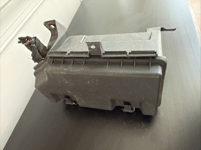 OEM 2008 Mercedes ML350 3.5LENGINE FUSE BOX