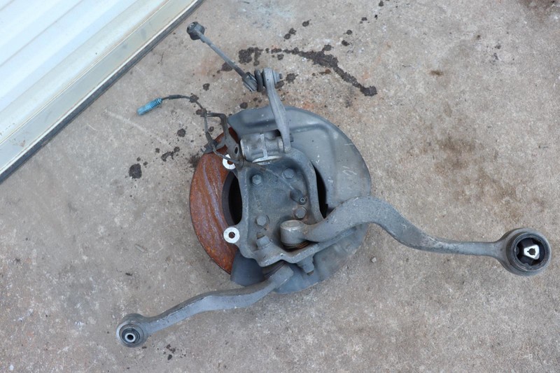 2008-2010 BMW 535I E60 RWD FRONT LEFT SPINDLE KNUCKLE HUB W/ CONTROL ARM OEM