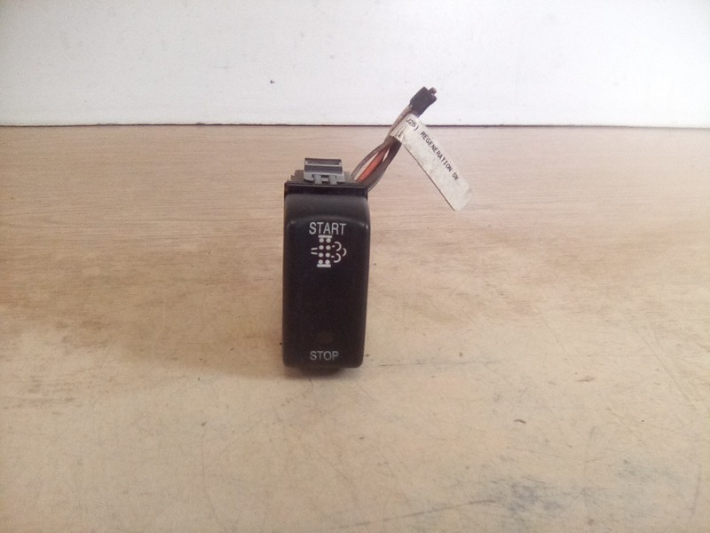 Peterbilt P27-1085-001 Regeneration Switch W/Connector
