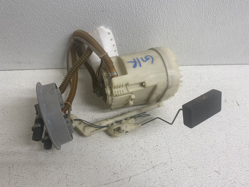 1997-1998 VW Jetta Fuel Pump w Sending Unit & Bracket Oem
