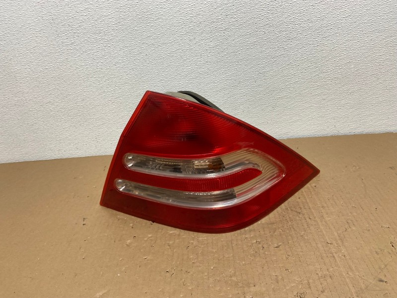 2001-2004 Mercedes-Benz C230 C240 W203 C-Class Right Passenger Tail Light AB6634