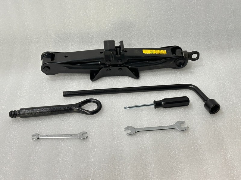 Lexus LS460, Jack And Tool Kit, 2007-2012, 09111-50080