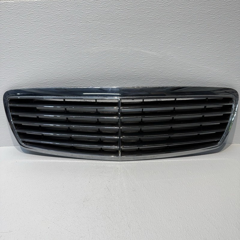 2003-2006 Mercedes W211 E320 E350 E500 Front Upper Grille Chrome A2118800583
