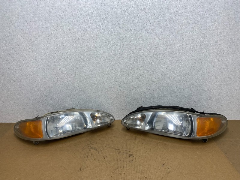 1998 to 2003 Ford Escort Left+Right Set Halogen Headlight AC1837 DW