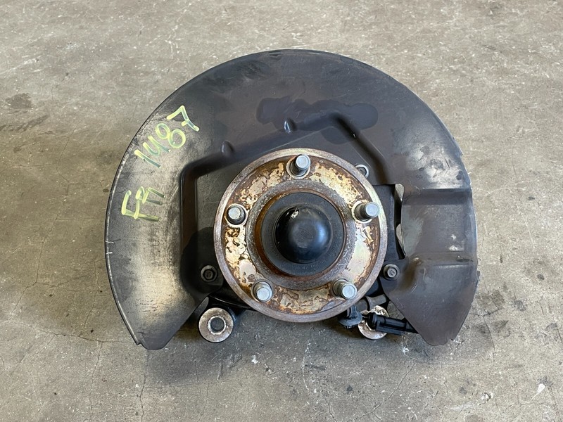 15 16 17 Ford Mustang GT Front Right Passenger Spindle Knuckle Hub RWD 1487 OEM