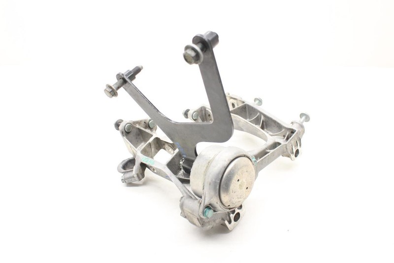 1997-2004 Porsche Boxster S Passenger Right Rear Suspension Bracket 98633115208