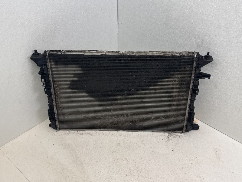 2015 - 2018 Audi A8 A8L Quattro Engine Cooling Radiator 4H0121251B OEM