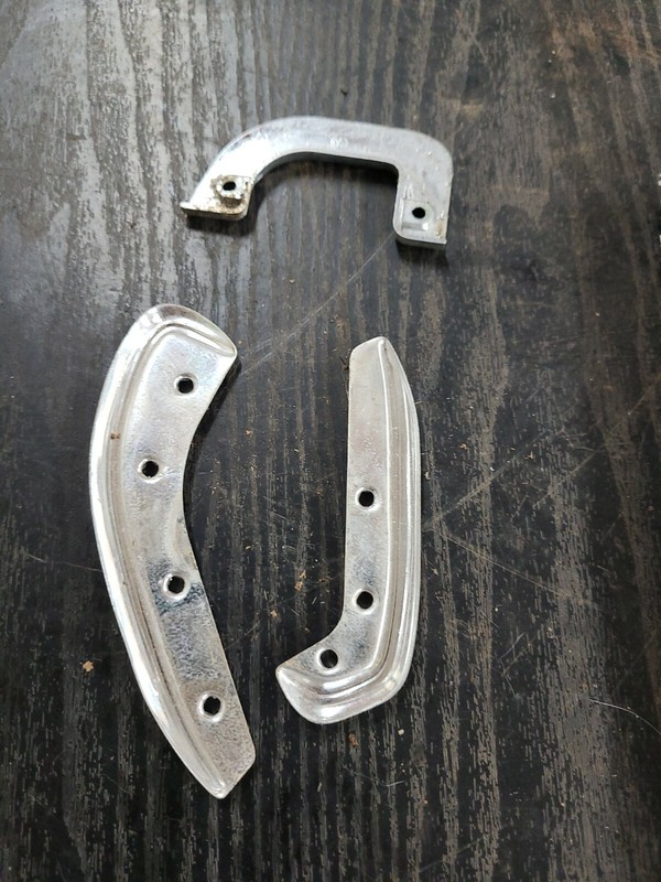 1966 MERCEDES-BENZ 250S RIGHT FRONT DOOR INTERIOR CHROME
