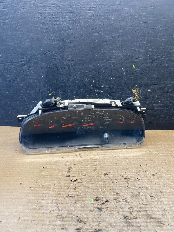 2006 Ford E350 Gauge Speedometer Cluster OEM s9014 DG