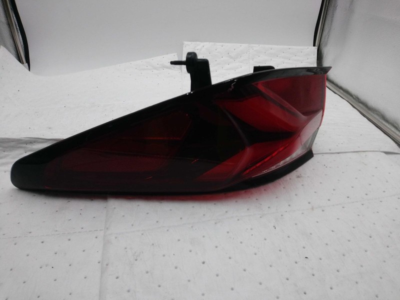 2020 Chevrolet Blazer Right Tail Light Assembly - White - Used - 706750