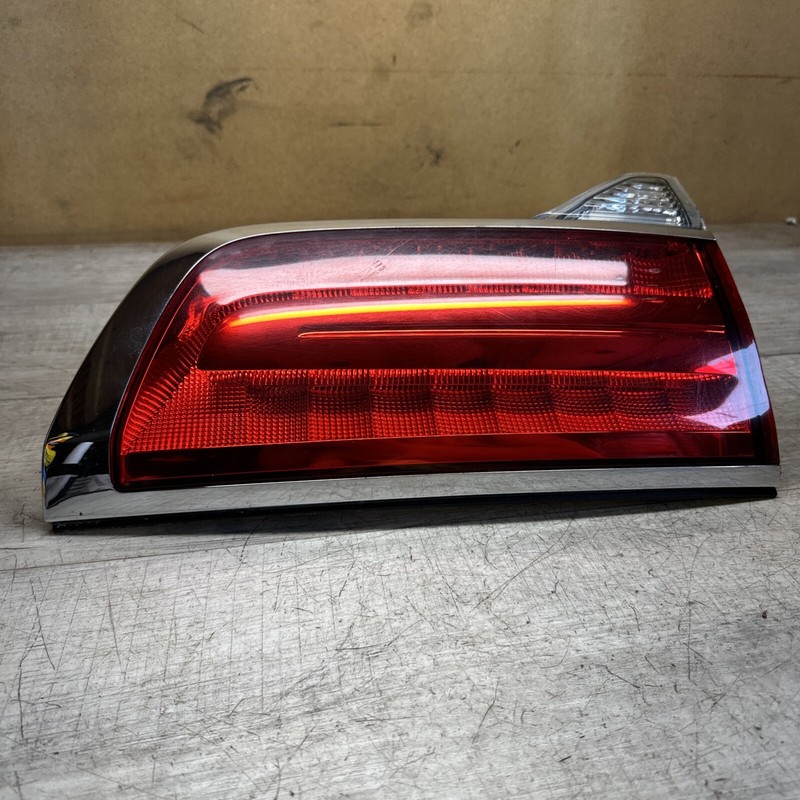 BA1313B505 I 2011 - 2015 Lincoln MKX TailLight Left TrunkMounted Inner LR OEM