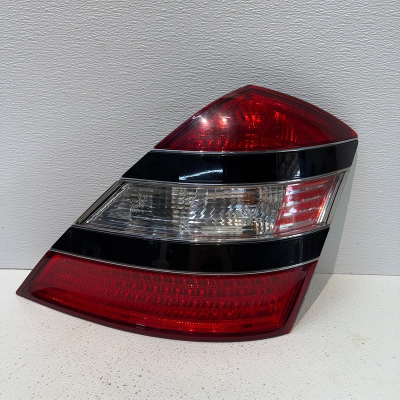2007-2009 Mercedes W221 S550 S63 AMG Rear Right Side Tail Light Lamp OEM