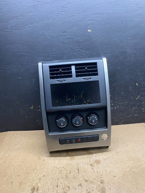2008 to 2012 Jeep Liberty Dash Climate Temperature Control Radio Bezel Z7205 DG