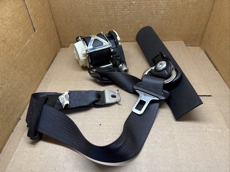 2008-2009 Silverado Sierra Standard Cab Front Right Passenger Seatbelt Retractor