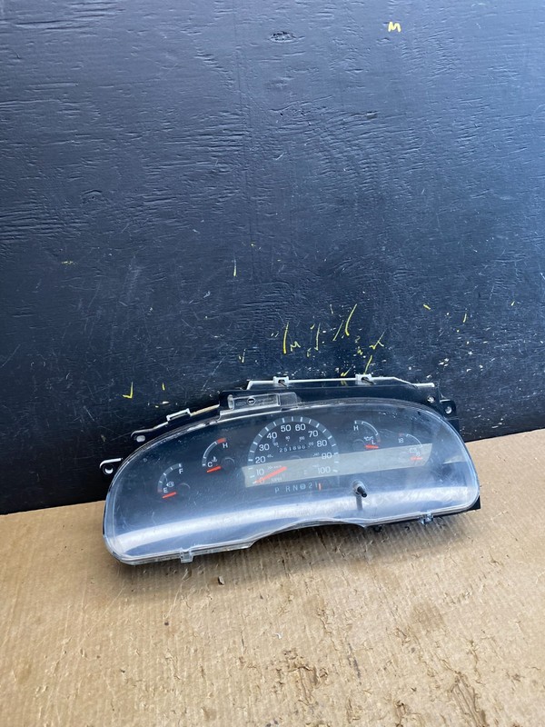2001 - 2002 Ford Econoline E250 E350 Van Speedometer Instrument Cluster z9800 DG