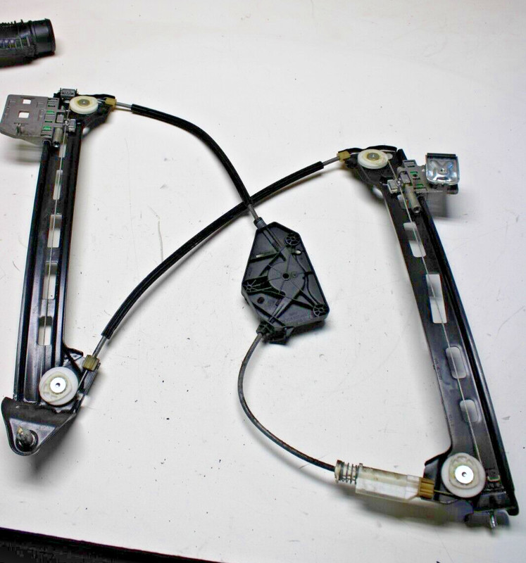 2013-2017 VOLKSWAGEN CC FRONT RIGHT PASSENGER SIDE DOOR WINDOW REGULATOR OEM