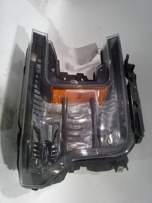 Used Right Headlight Assembly fits: 2018 Ford F150 PICKUP halogen black headlamp