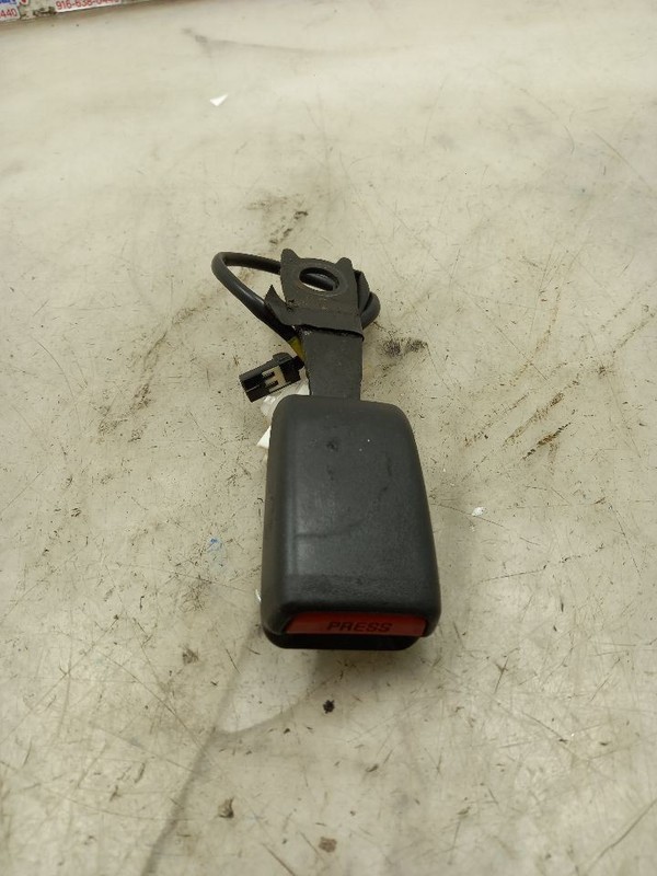 03 04 05 LEXUS IS300 FRONT PASSENGER RIGHT SEAT BELT BUCKLE